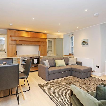 エディンバラJoivy Modern And Airy Flat On The Historic Royal Mileアパートメント エクステリア 写真