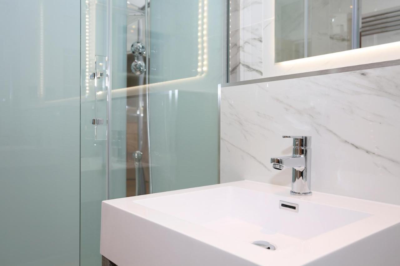 エディンバラJoivy Modern And Airy Flat On The Historic Royal Mileアパートメント エクステリア 写真