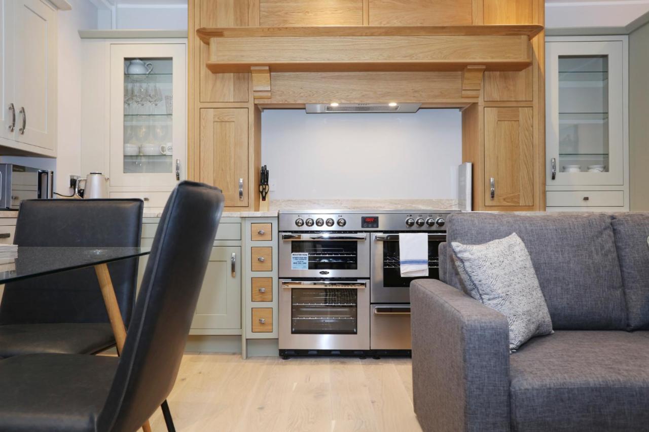 エディンバラJoivy Modern And Airy Flat On The Historic Royal Mileアパートメント エクステリア 写真
