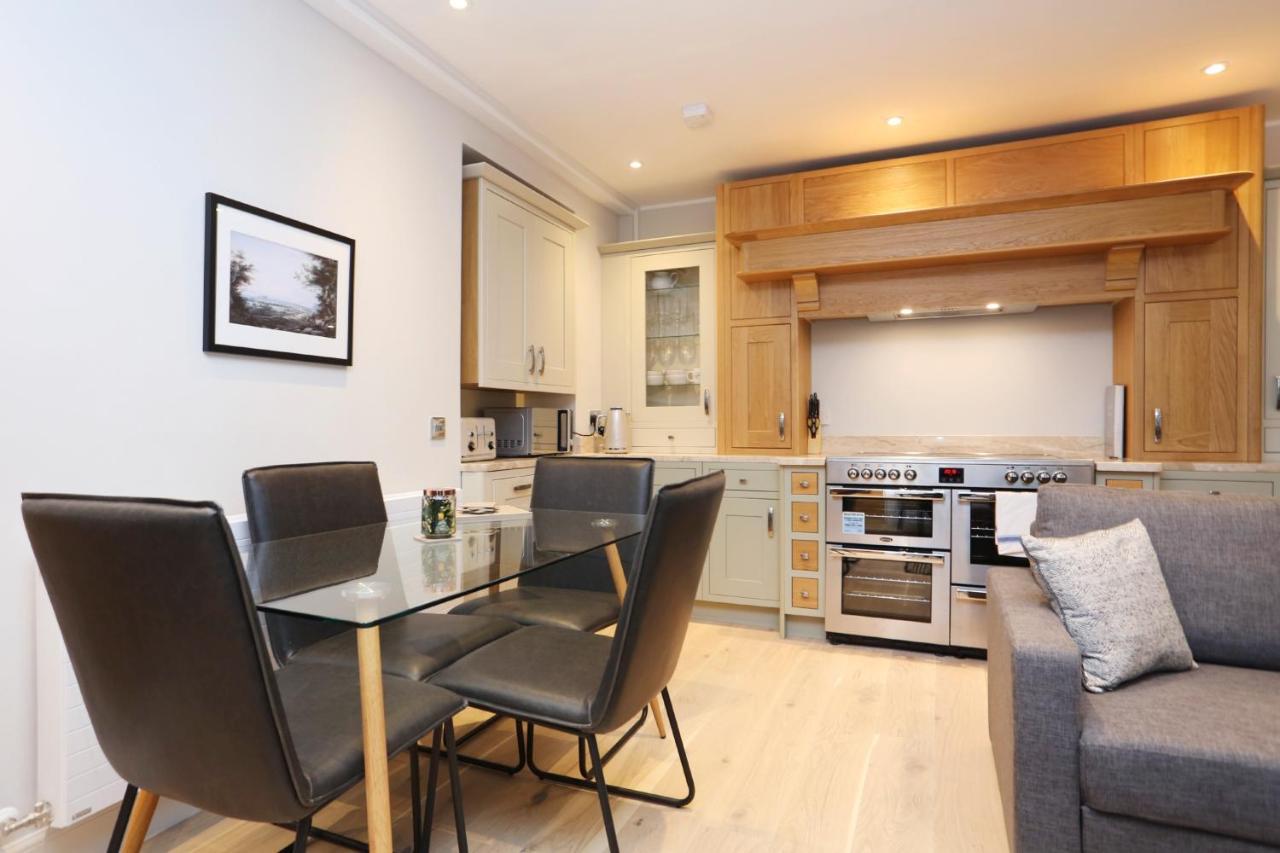 エディンバラJoivy Modern And Airy Flat On The Historic Royal Mileアパートメント エクステリア 写真